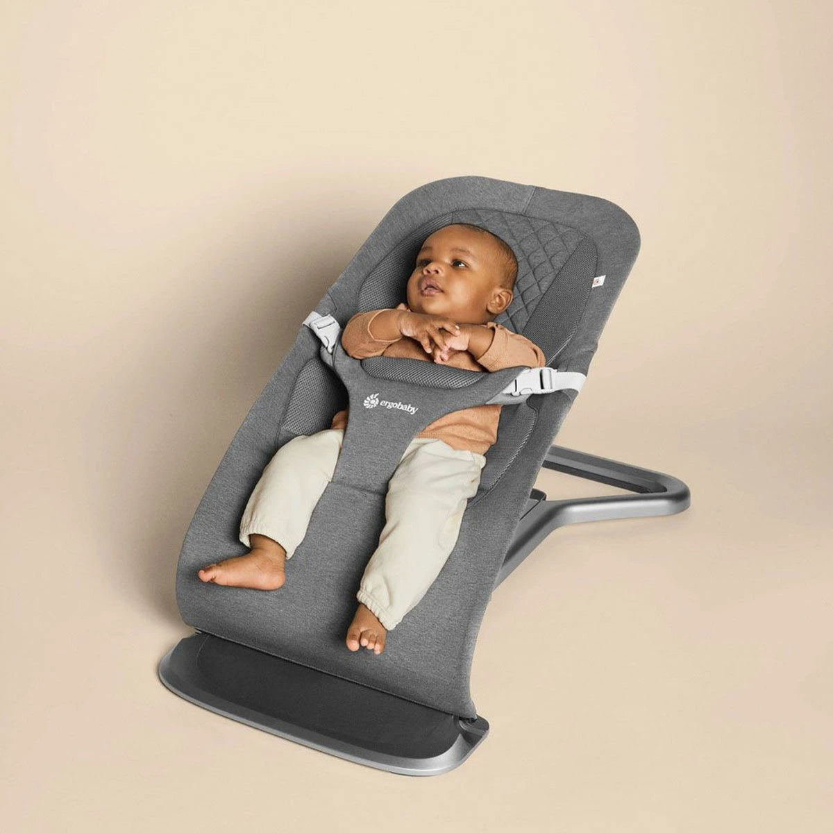 Ergobaby 3-in-1 Evolve Bouncer - Charcoal Grey Lifestyle 2