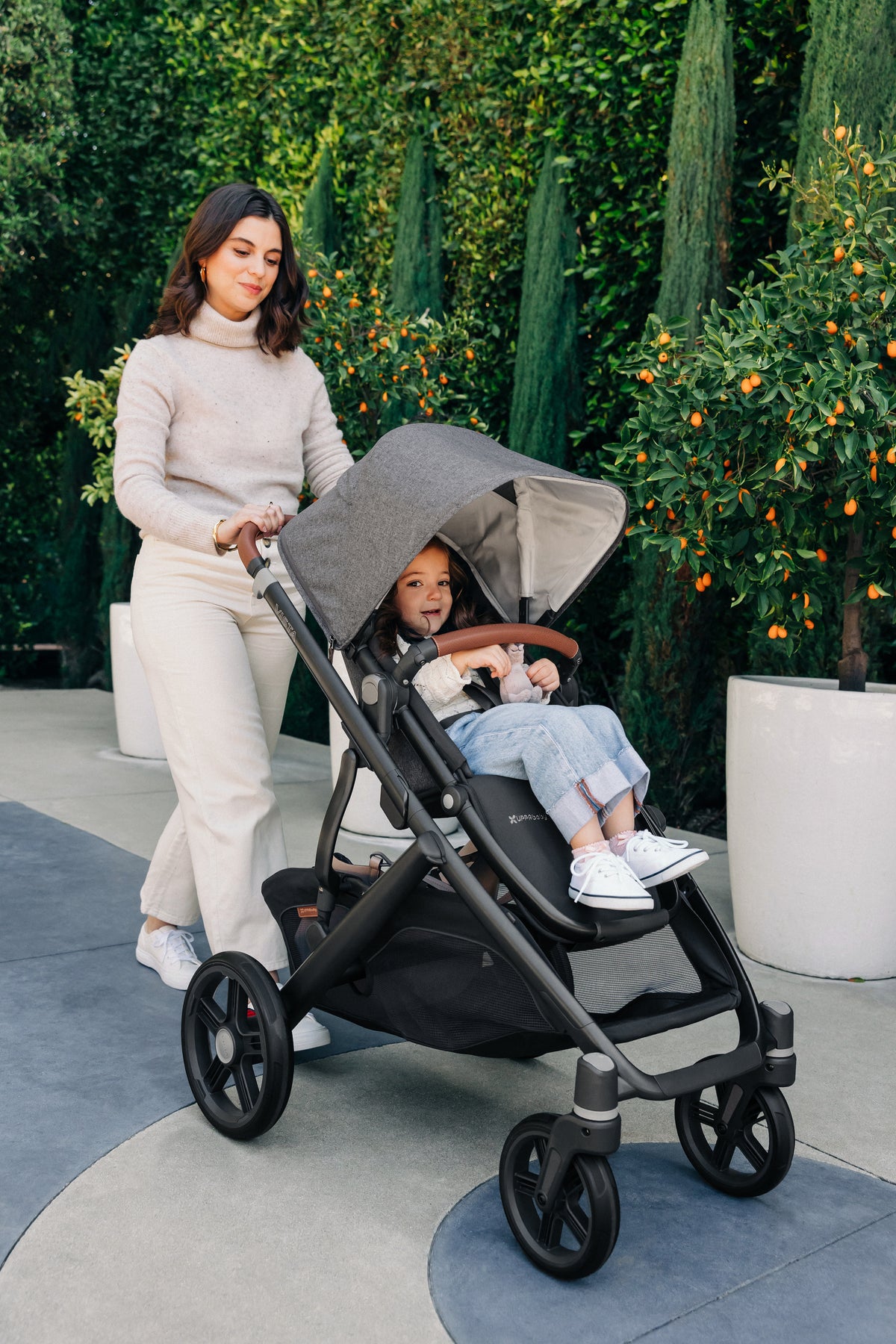 Greyson UPPAbaby Vista V3 - Lifestyle
