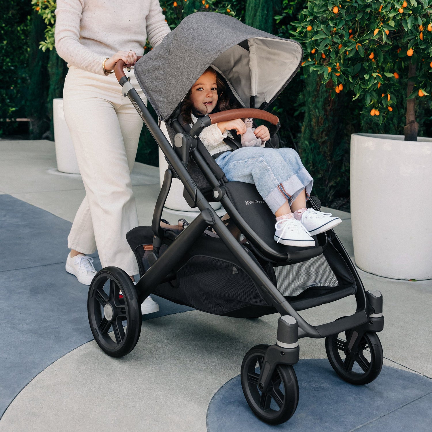 Greyson UPPAbaby Vista V3 - Lifestyle