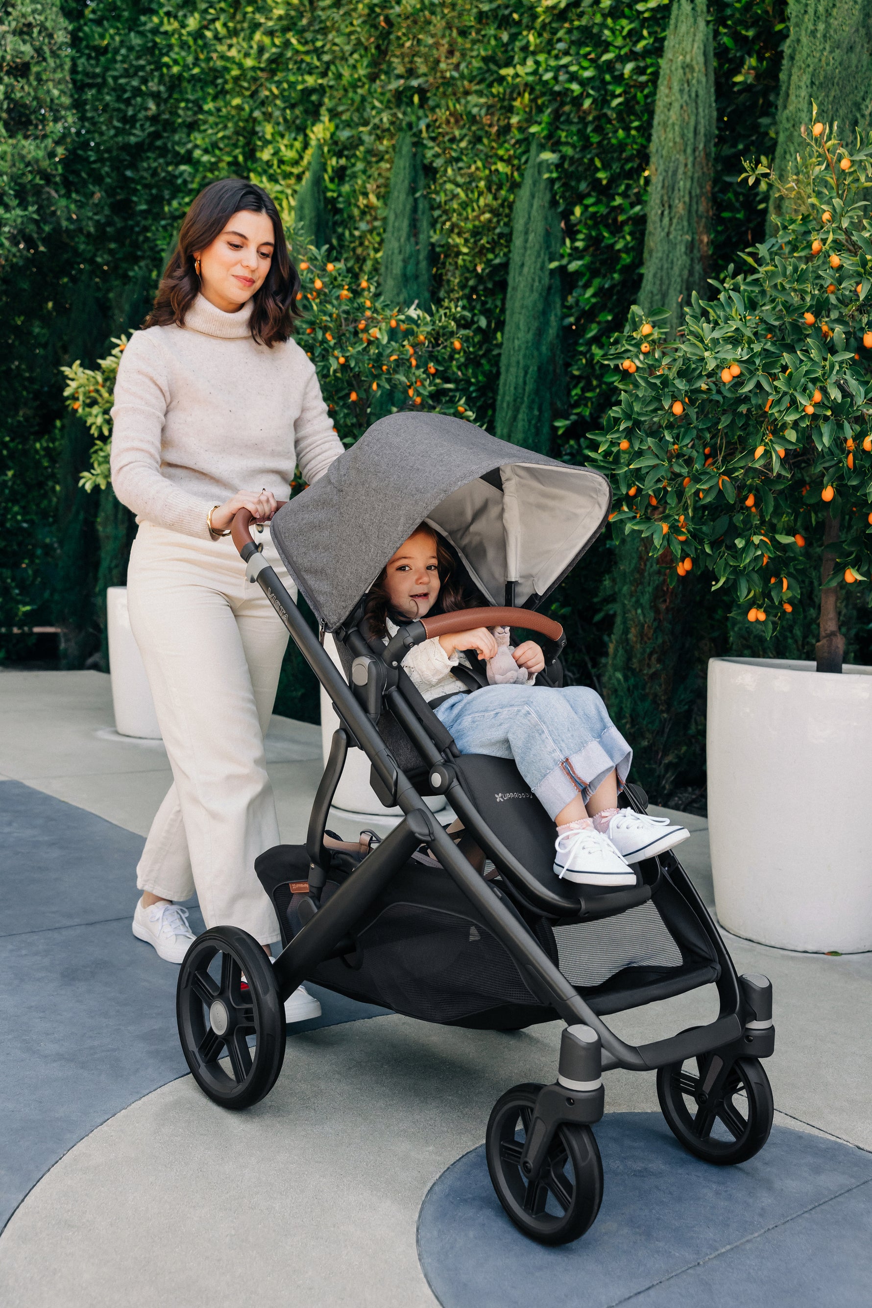 Greyson UPPAbaby Vista V3 - Lifestyle