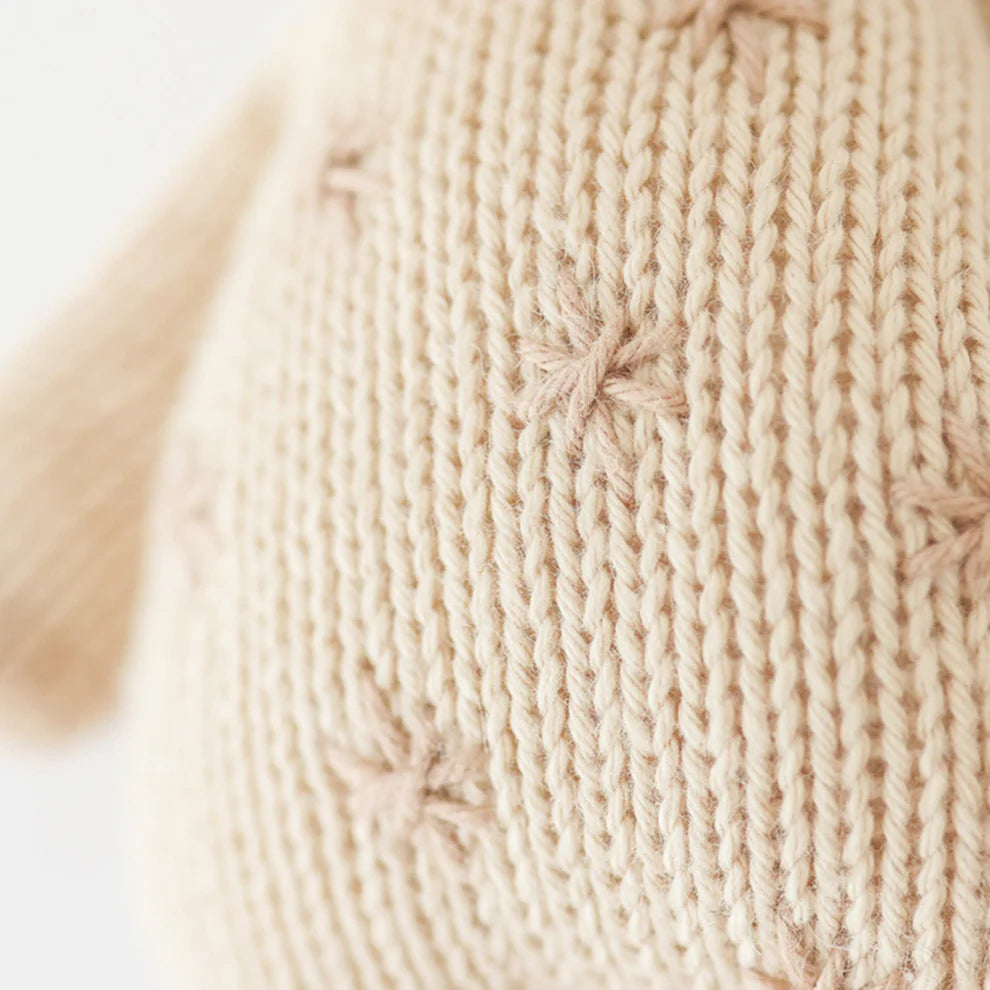 cuddle + kind Hand-Knit Baby Animal - Giraffe Detail