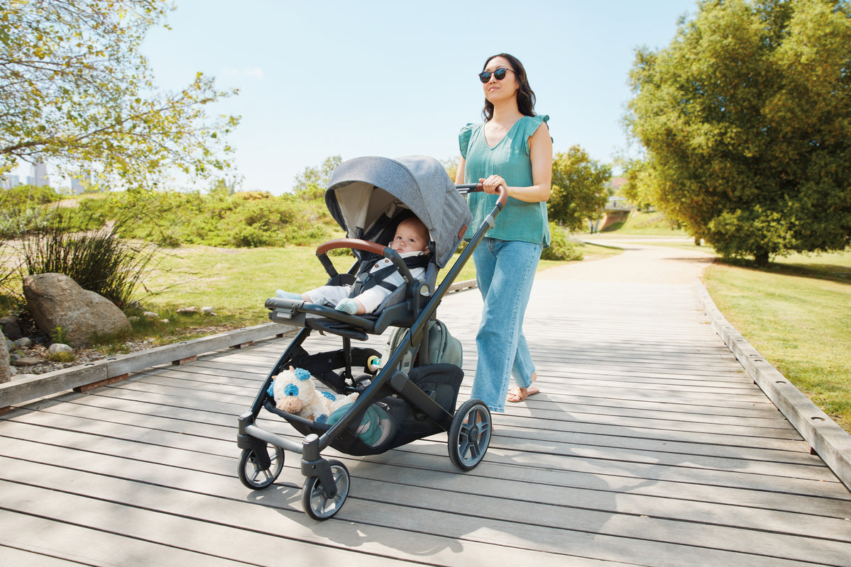 UPPAbaby Cruz V3 Stroller - Lifestyle 3