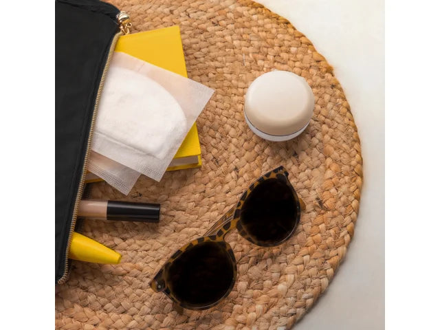 Medela Disposable Ultra Breathable Nursing Pads Lifestyle