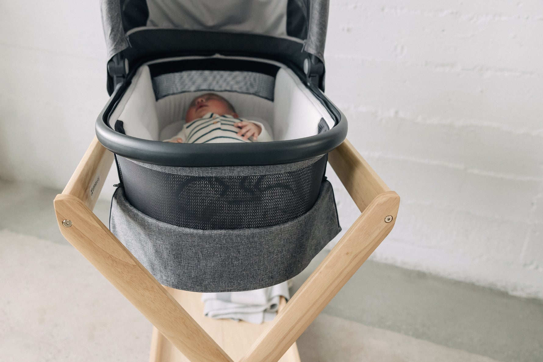 UPPAbaby Bassinet V3 - Lifestyle 2