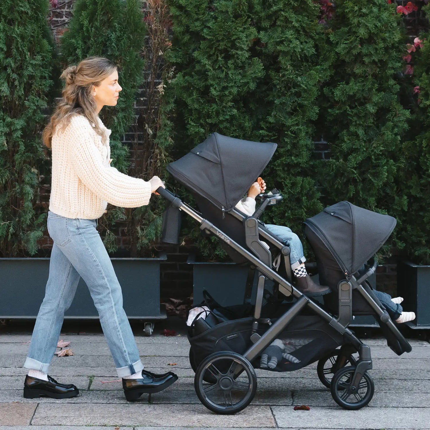 UPPAbaby Vista RumbleSeat V3 Lifestyle 1