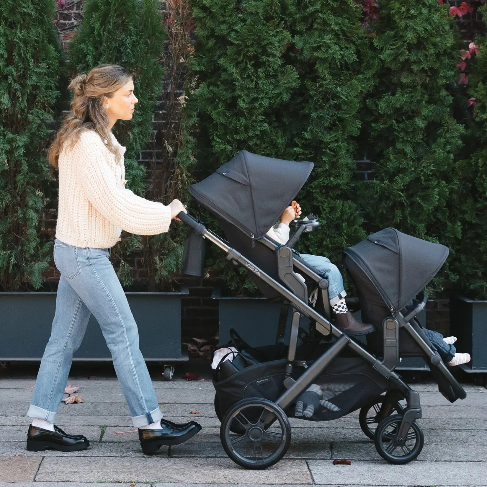UPPAbaby Vista RumbleSeat V3 Lifestyle 1