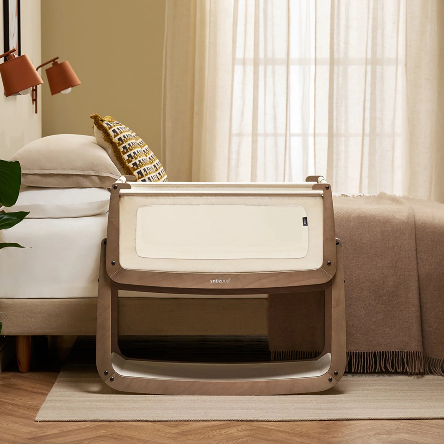 Snuz SnuzPod 5 - Walnut Lifestyle 1