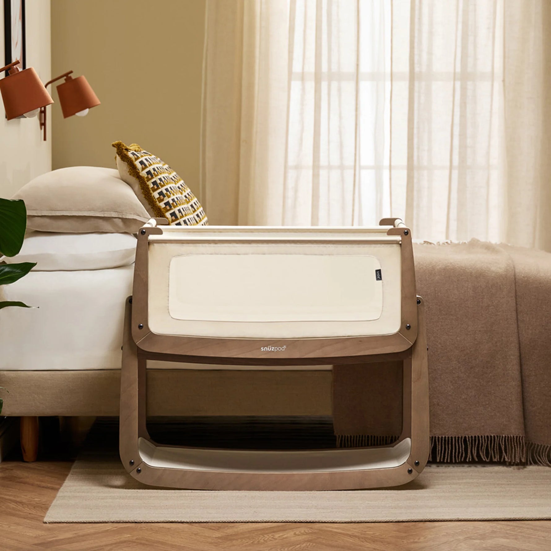Snuz SnuzPod 5 - Walnut Lifestyle 1