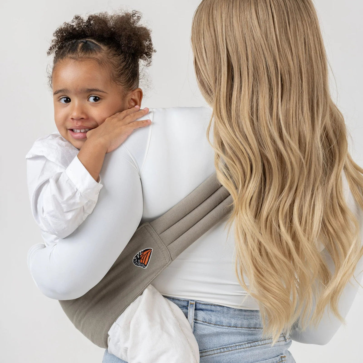 Mabē Monarch Toddler Sling Stone Sage - Lifestyle 