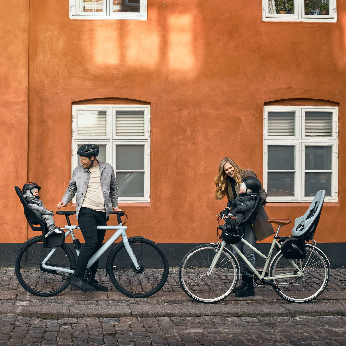 Thule Yepp 2 Maxi Rack Mounted Child Bike Seat - Lifestyle 2