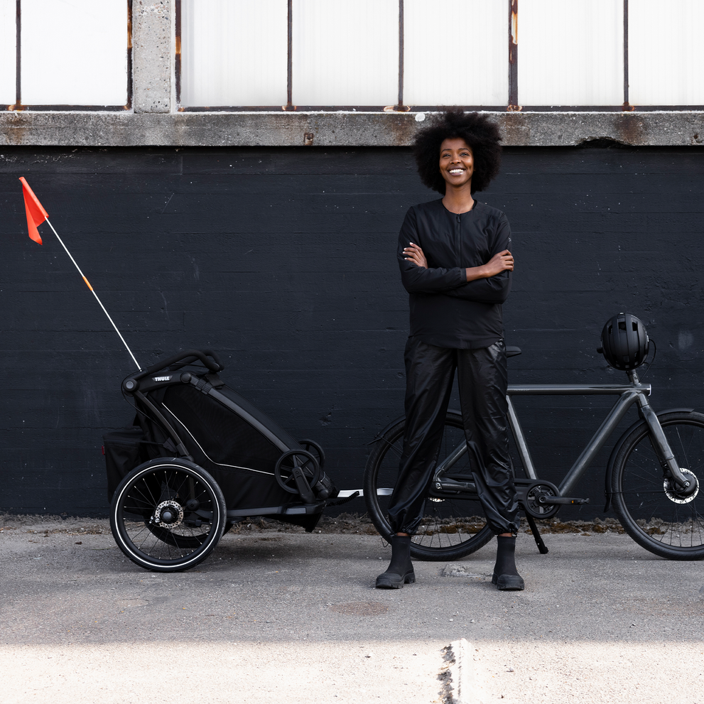Thule Chariot Sport 2 Double Multisport Bike Trailer Lifestyle 2