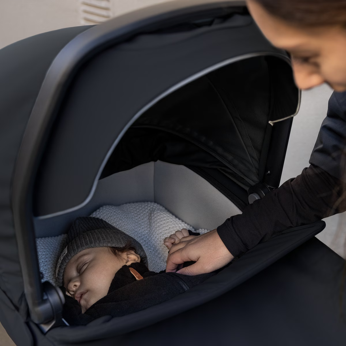 Thule Urban Glide Bassinet Lifestyle