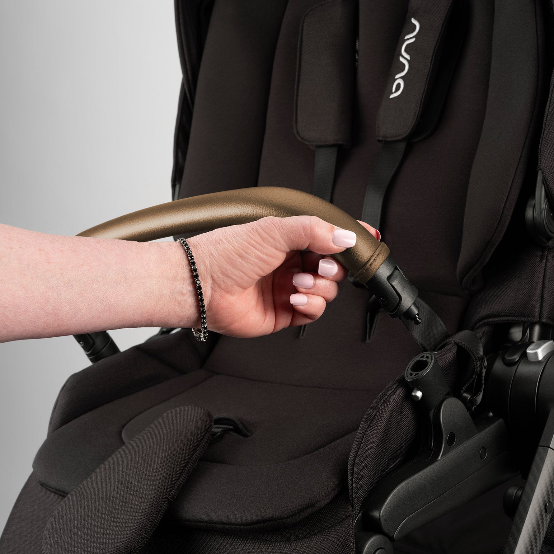 Nuna SWIV Stroller - Detachable Bumper Bar