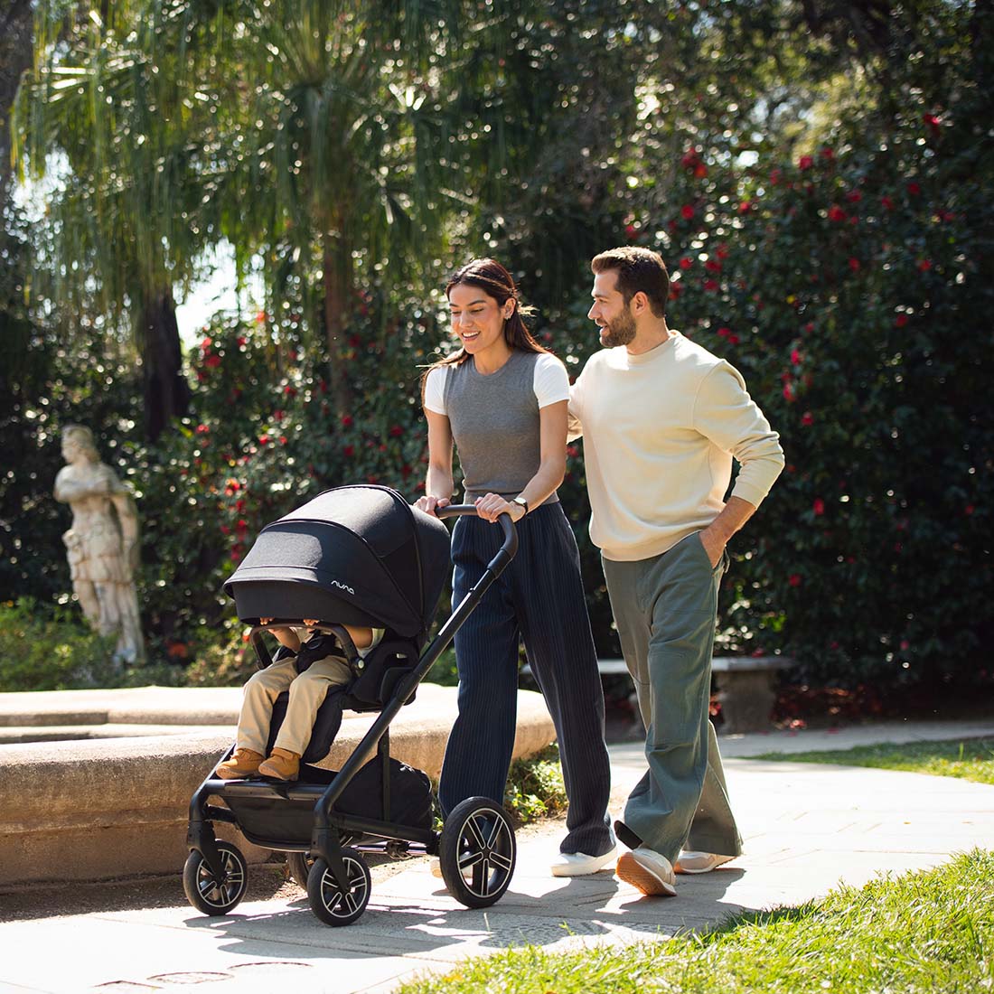 Nuna MIXX Next + PIPA urbn Travel System Lifestyle 1