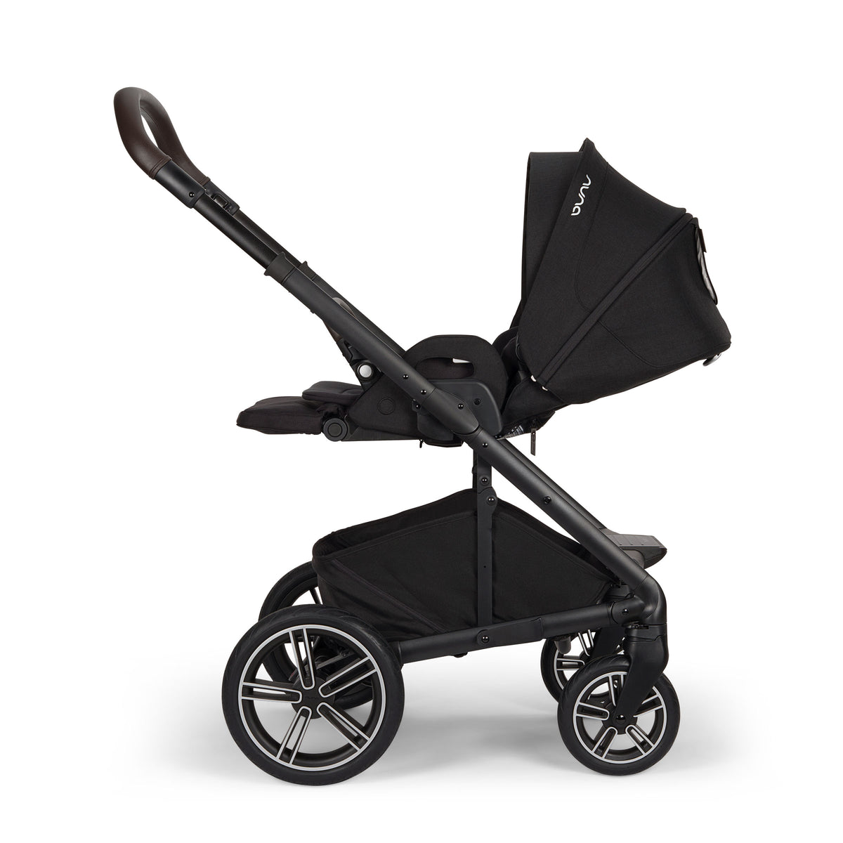 Nuna MIXX Next + PIPA urbn Travel System - Stroller Parent Facing Side View