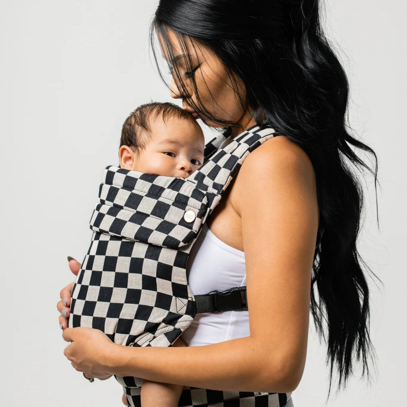 Mabē Monarch Carrier - Ebony Check Lifestyle 3