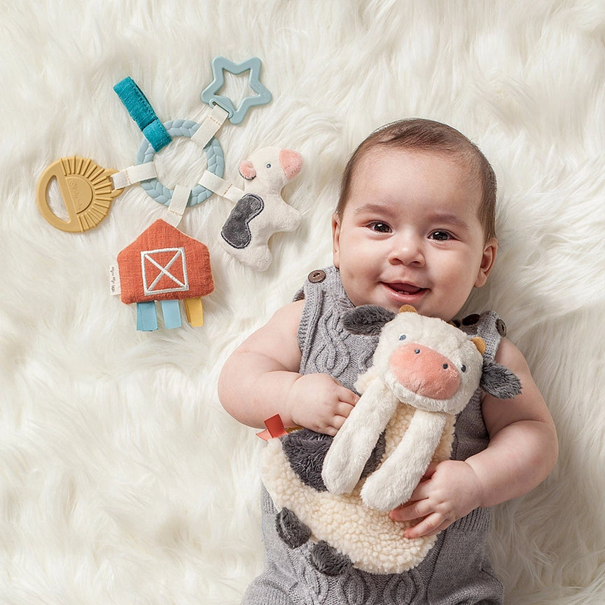 Itzy Ritzy Bitzy Busy Gift Set Lifestyle 1
