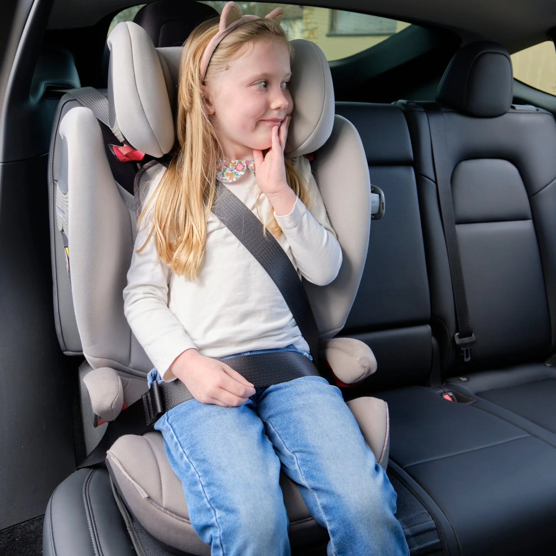 Prince Lionheart 2 Stage Seat Saver - Tesla - Feature Lifestyle