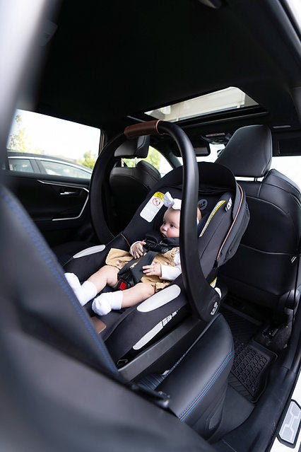 Maxi-Cosi Mico Luxe+ - Designer Black Lifestyle