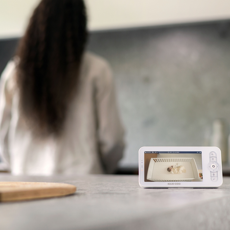 Maxi-Cosi See Pro 360° Baby Monitor & Parent Unit Lifestyle 1