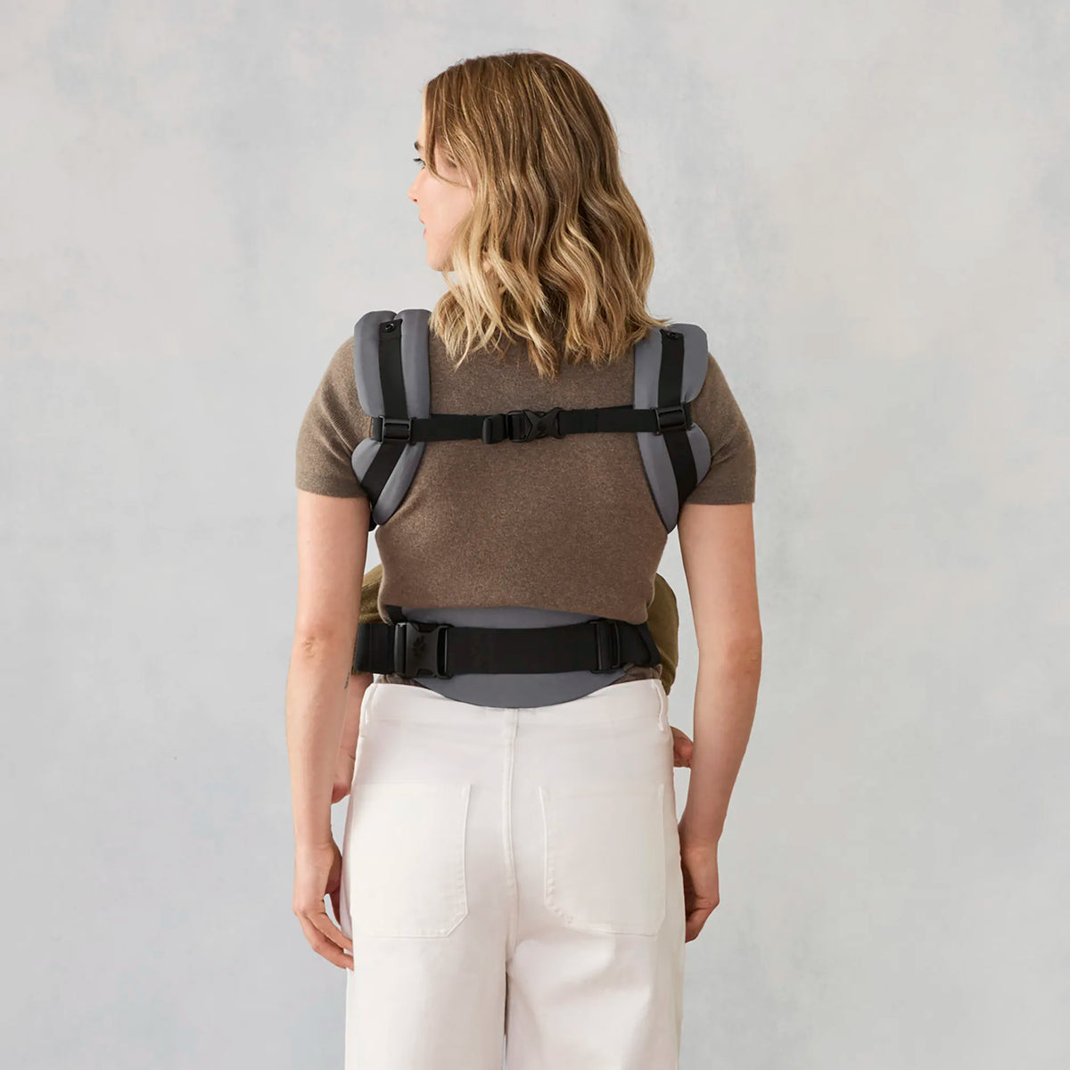 Ergobaby Omni Classic 360 Mesh Baby Carrier - Charcoal Grey Lifestyle 4