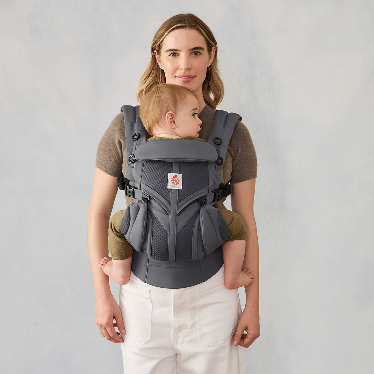 Ergobaby Omni Classic 360 Mesh Baby Carrier - Charcoal Grey Lifestyle 3