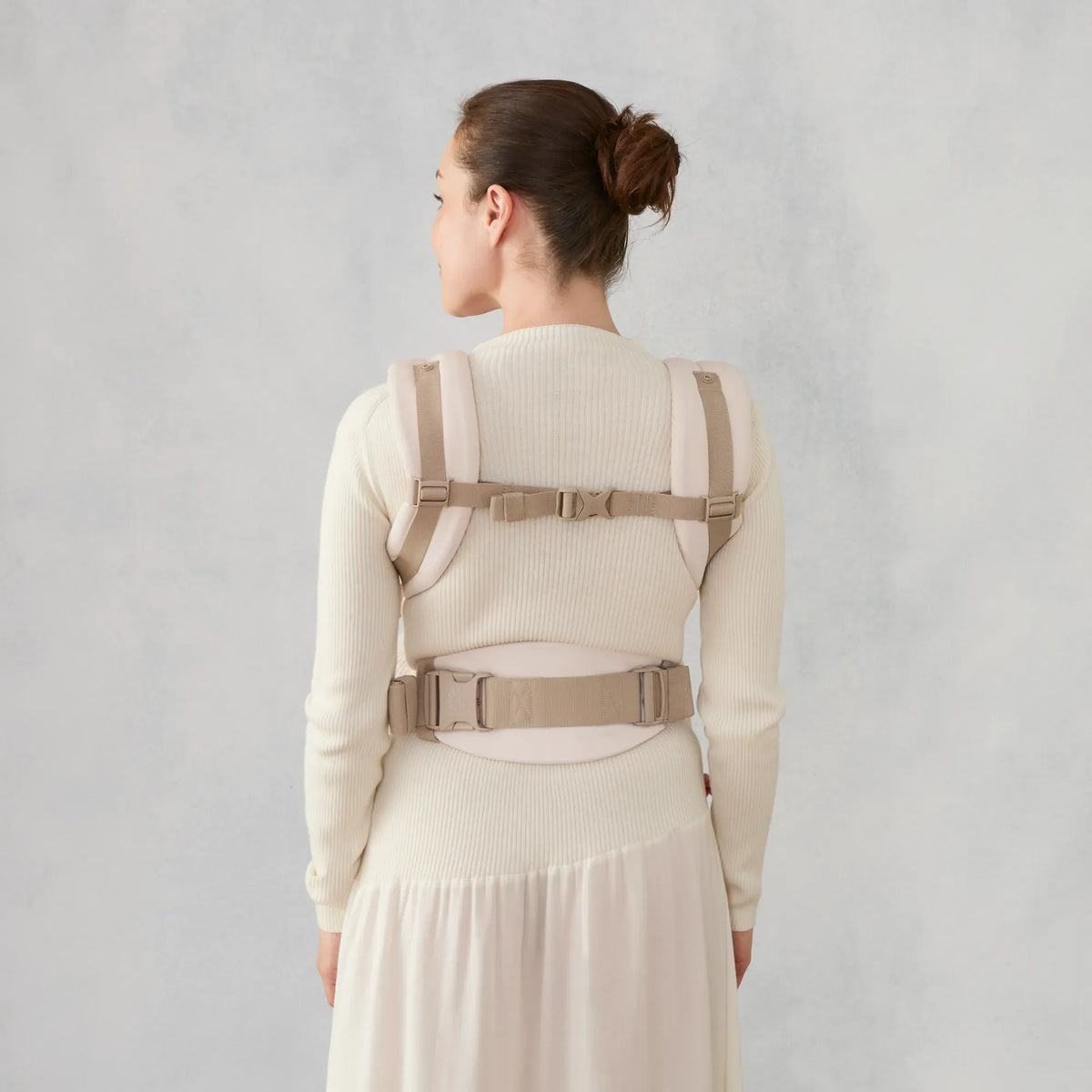 Ergobaby Omni Classic 360 Mesh Baby Carrier - Natural Beige Lifestyle 4