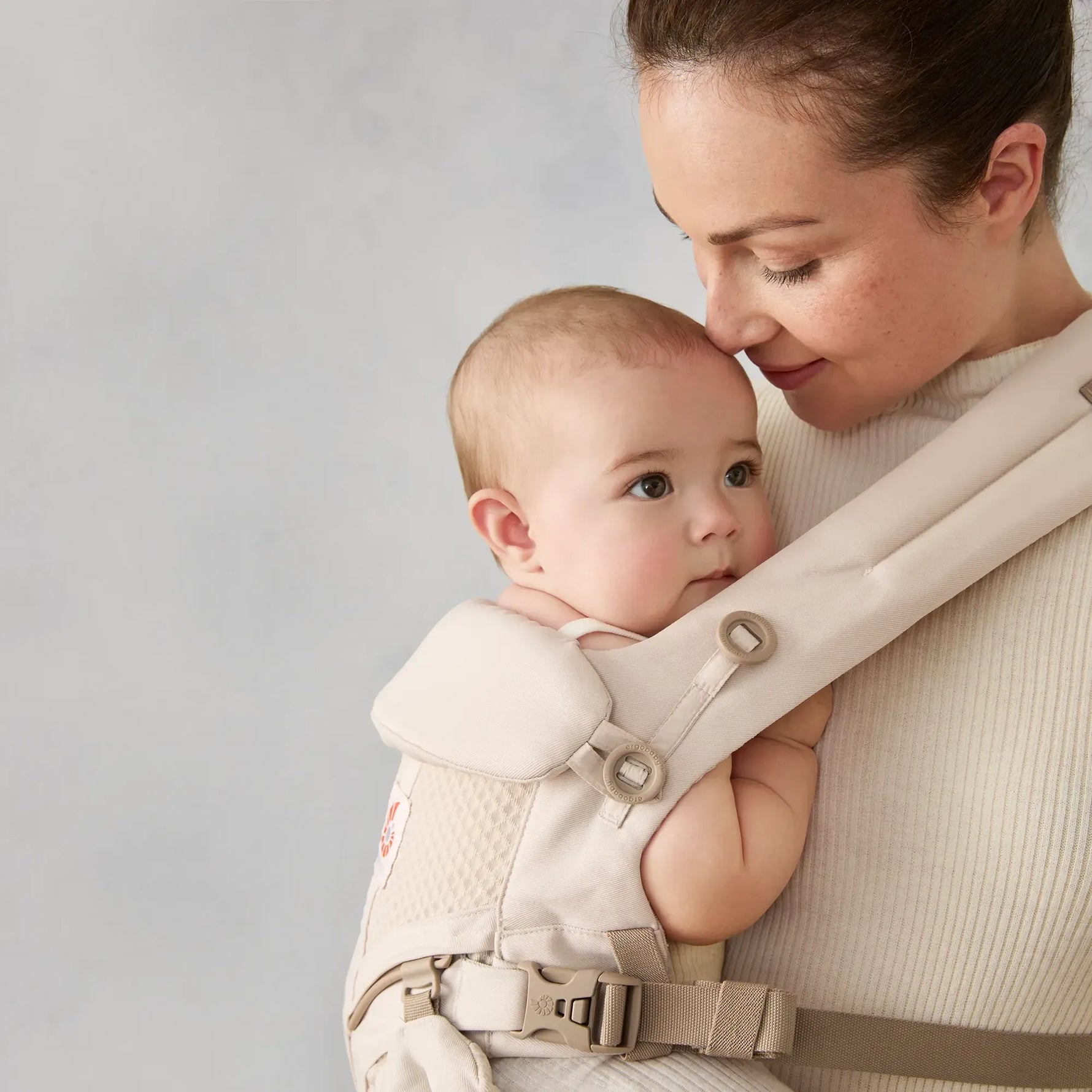 Ergobaby Omni Classic 360 Mesh Baby Carrier - Natural Beige Lifestyle 2