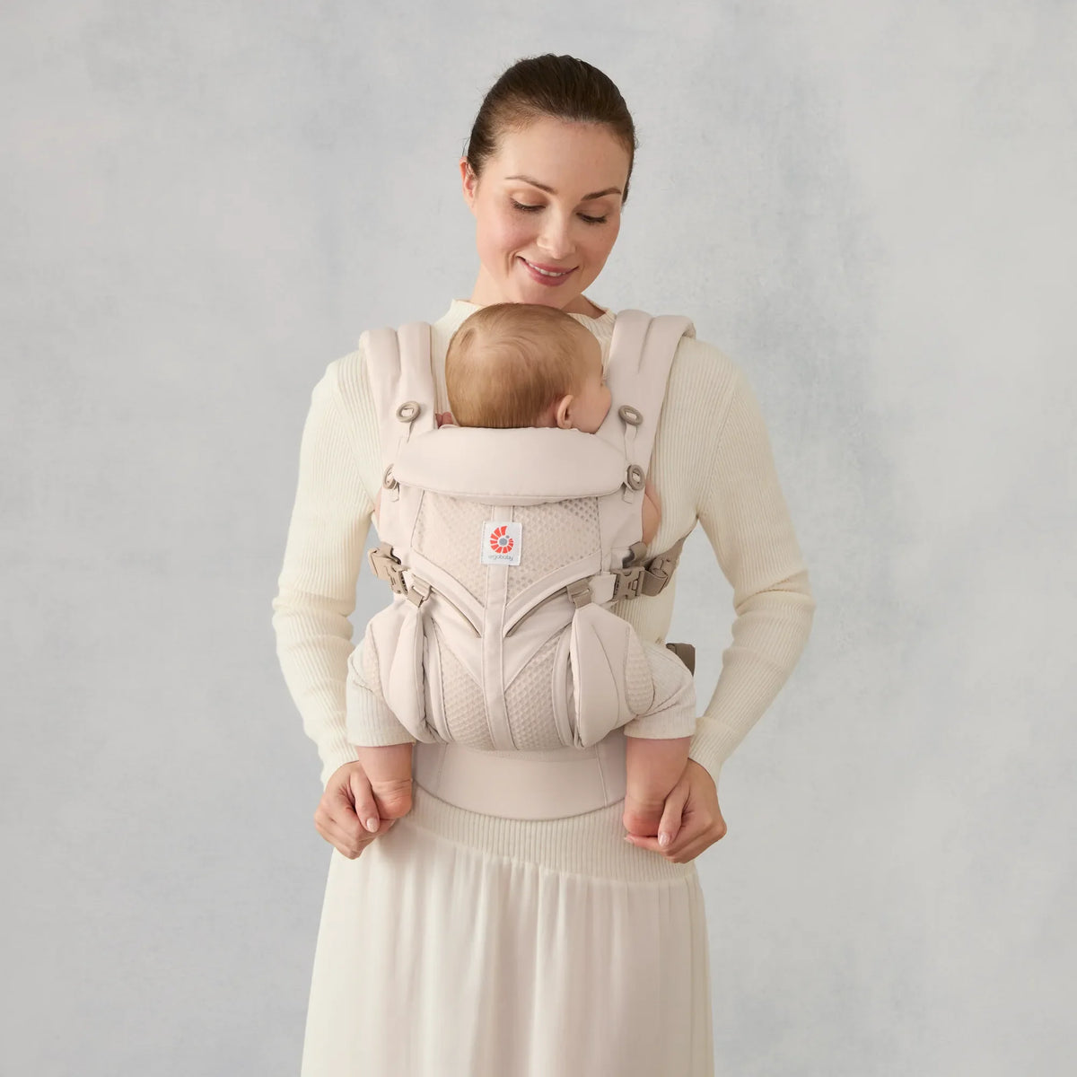Ergobaby Omni Classic 360 Mesh Baby Carrier - Natural Beige Lifestyle 3