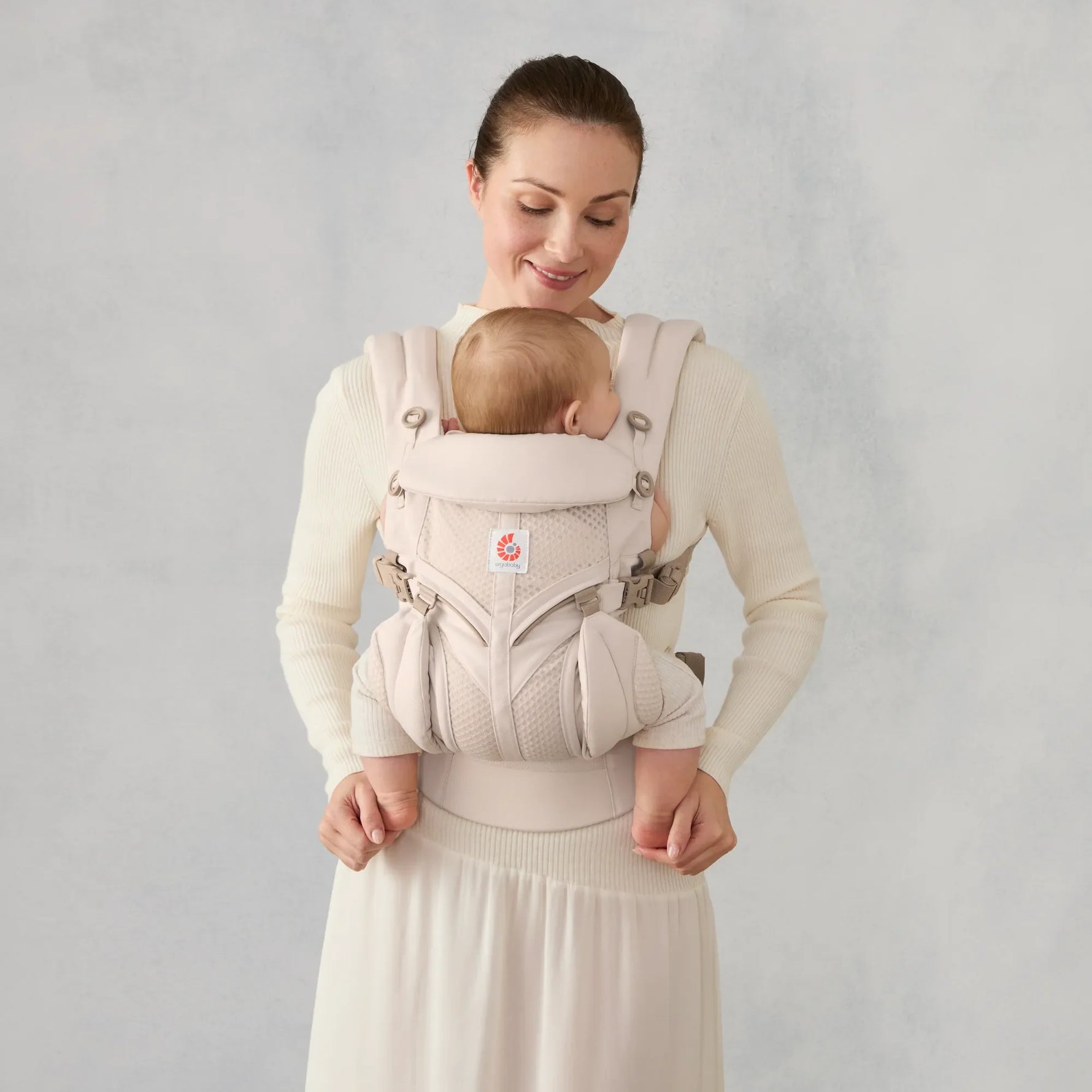 Ergobaby Omni Classic 360 Mesh Baby Carrier - Natural Beige Lifestyle 3