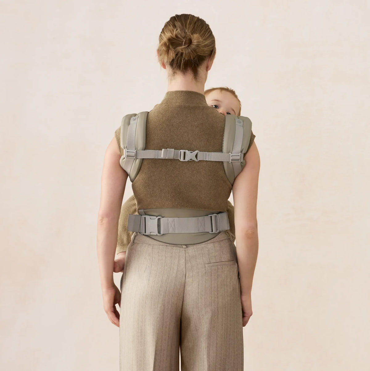 Ergobaby Omni Classic 360 Mesh Baby Carrier - Soft Olive Lifestyle 4