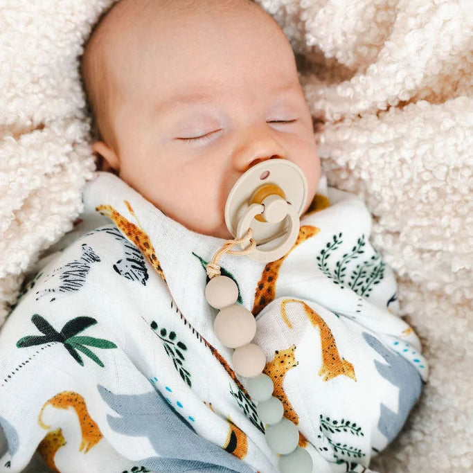 Loulou Lollipop OneC Pacifier Clip Sage Green - Lifestyle