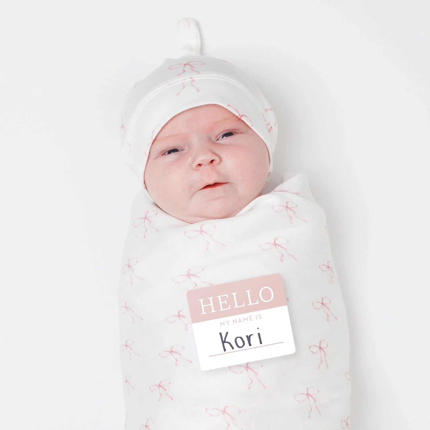Lulujo Hello, World! Newborn Swaddle & Hat Gift Set - Vintage Bows