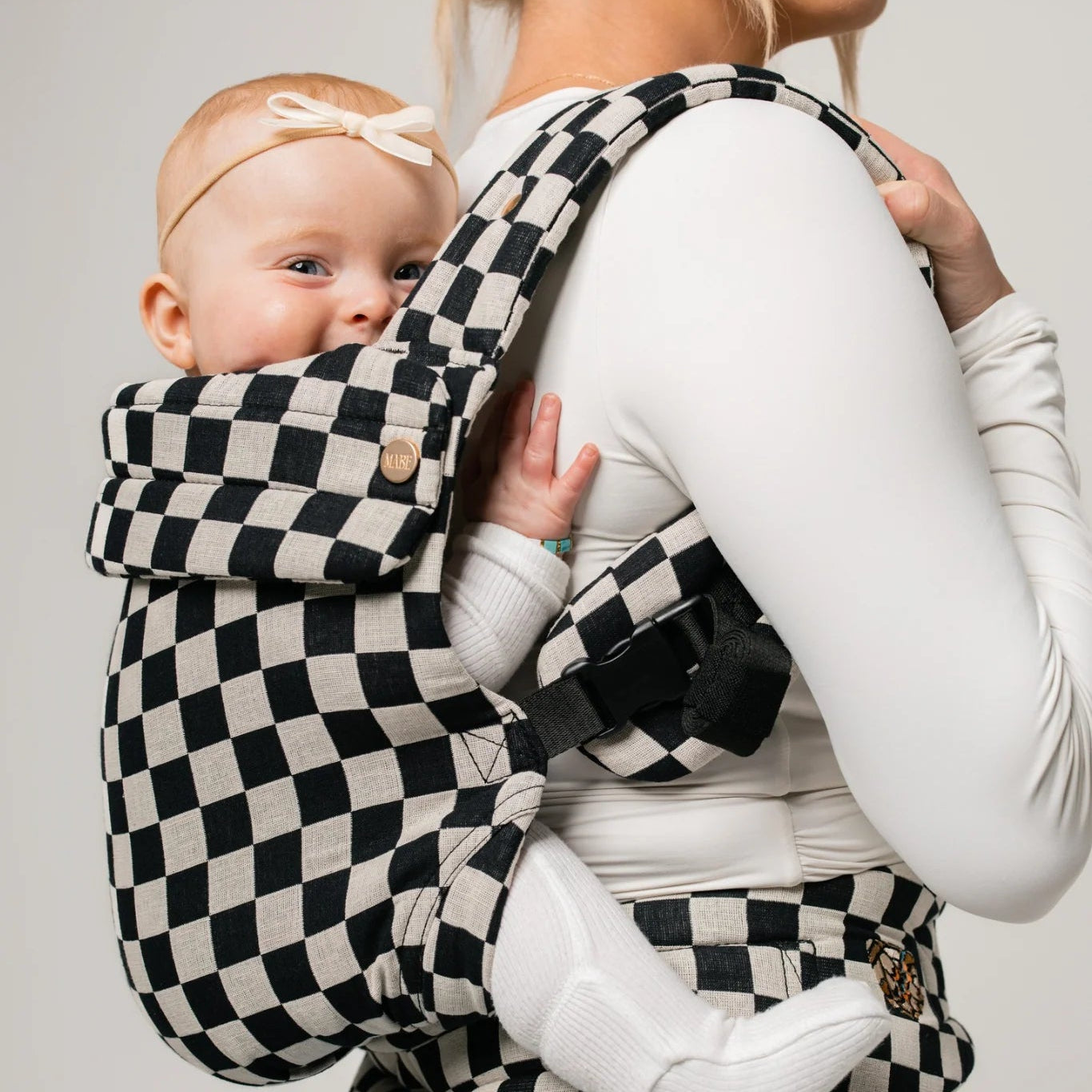 Mabē Monarch Carrier - Ebony Check Lifestyle 1