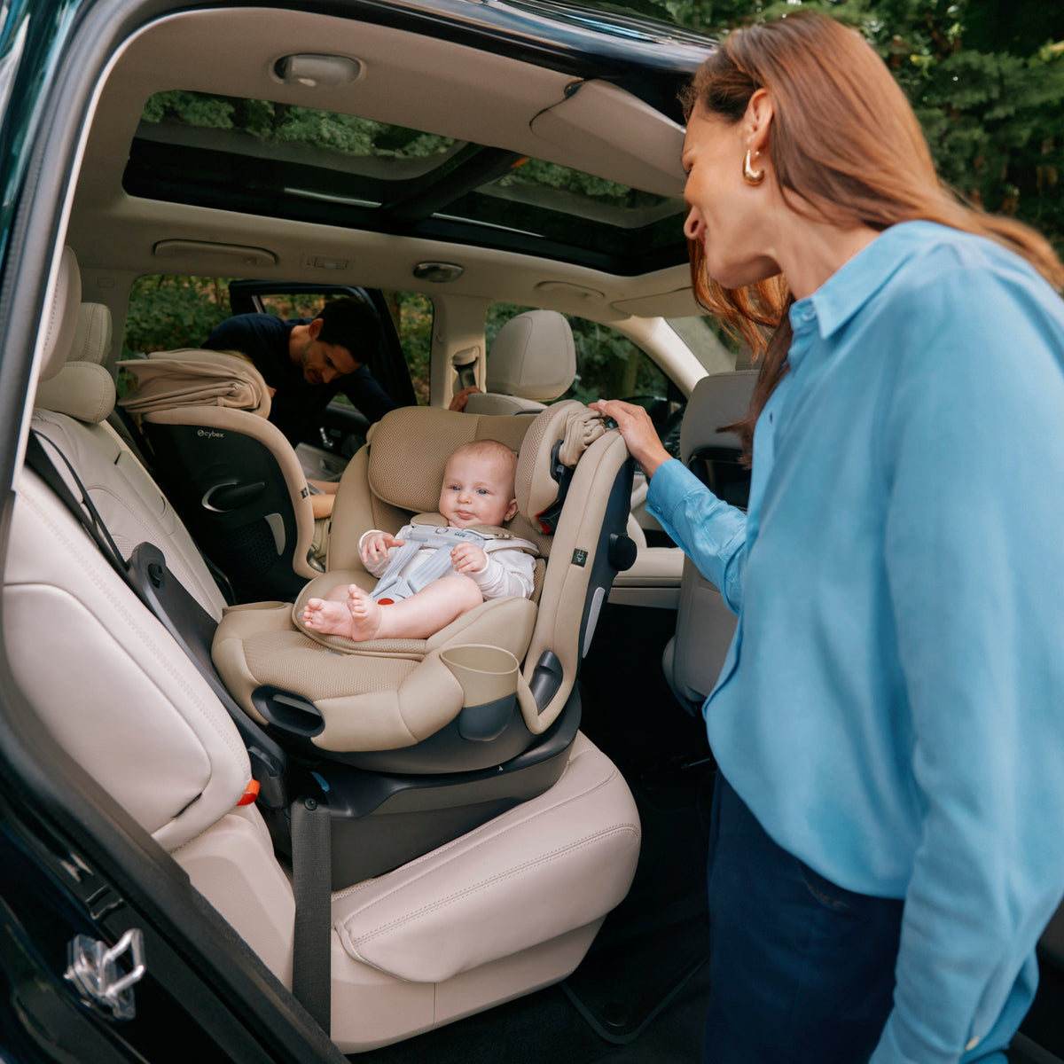 CYBEX Callisto G 360 Rotating All-in-One Convertible Car Seat Lifestyle 1