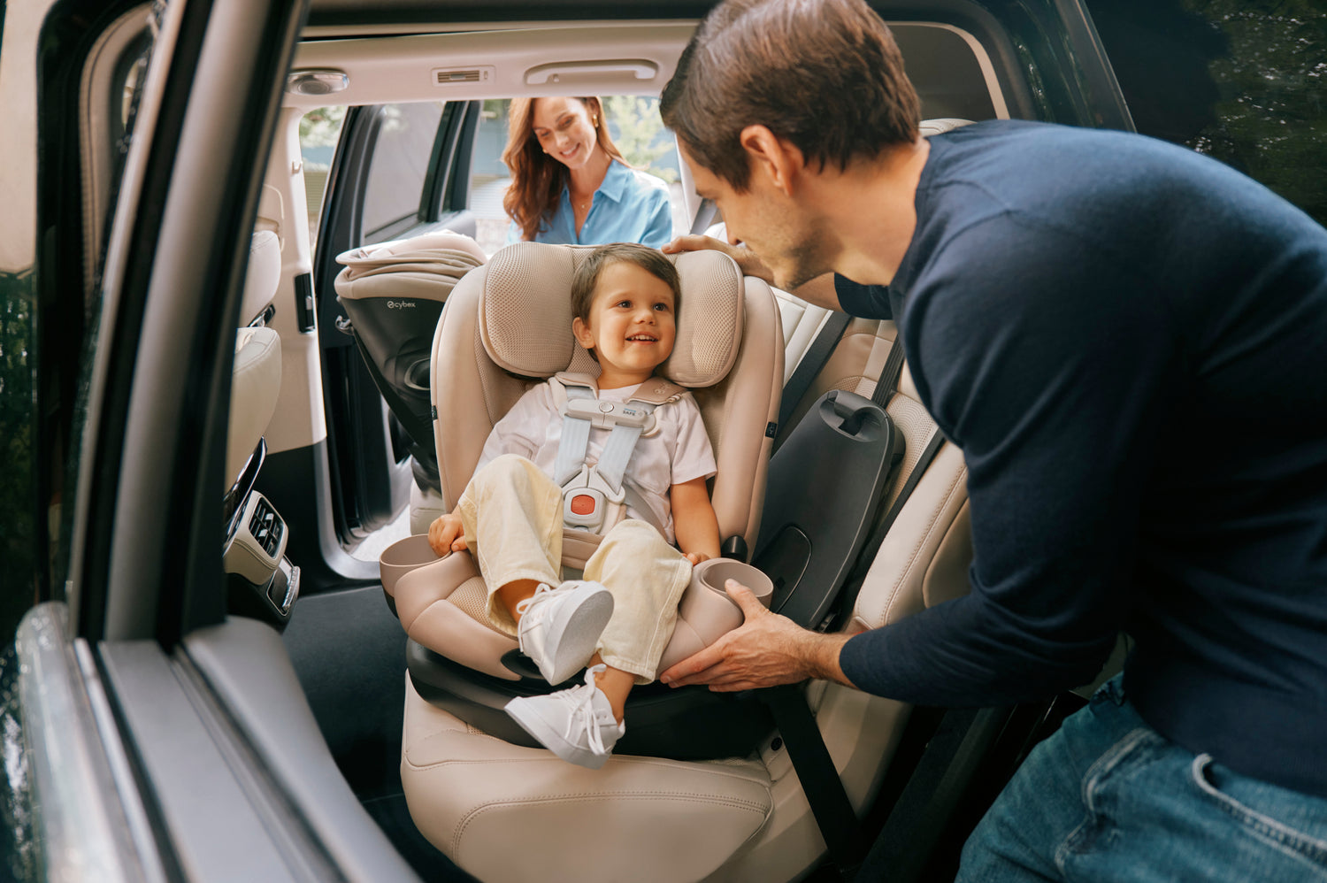 CYBEX Callisto G 360 Rotating All-in-One Convertible Car Seat - Lifestyle 2