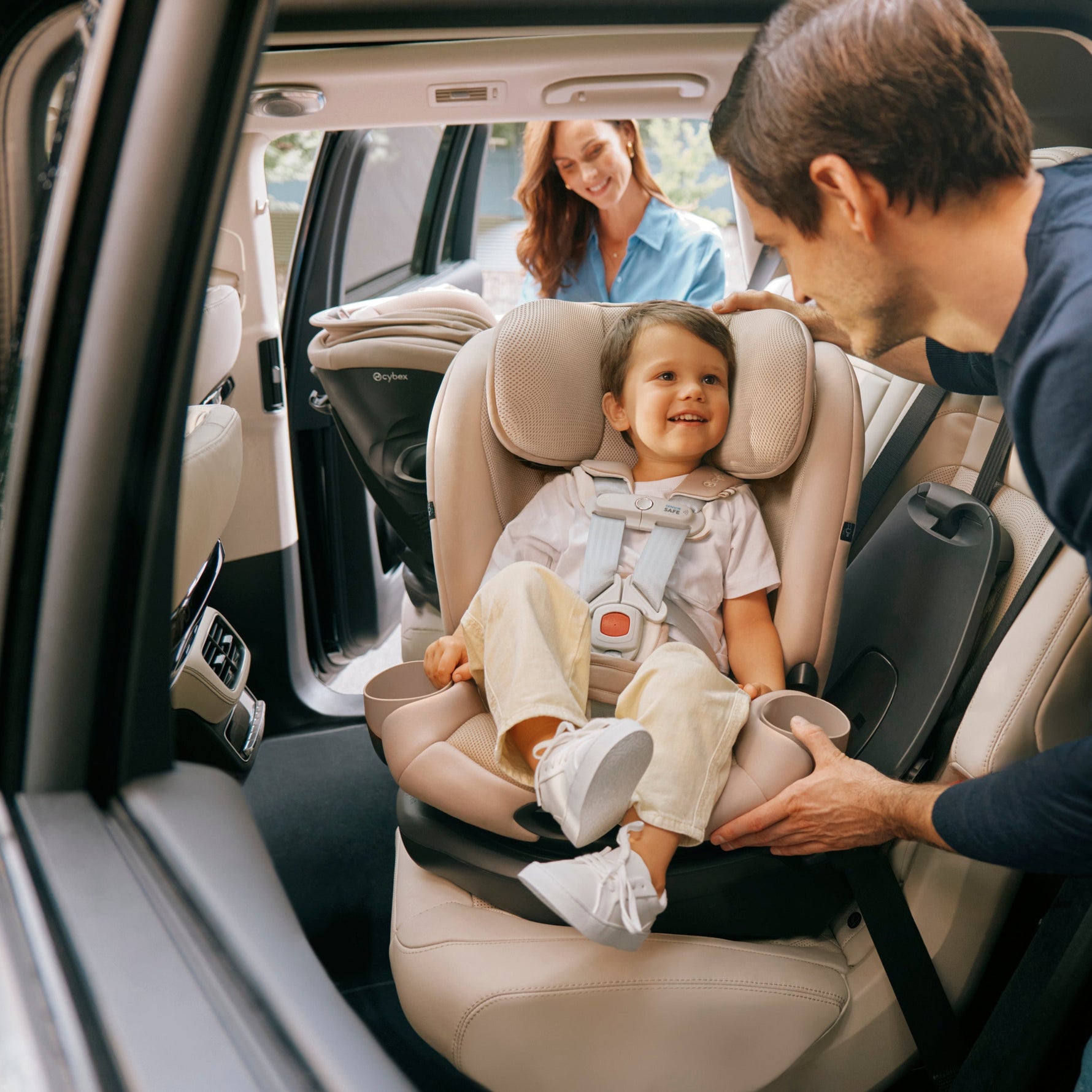CYBEX Callisto G 360 Rotating All-in-One Convertible Car Seat - Lifestyle 2