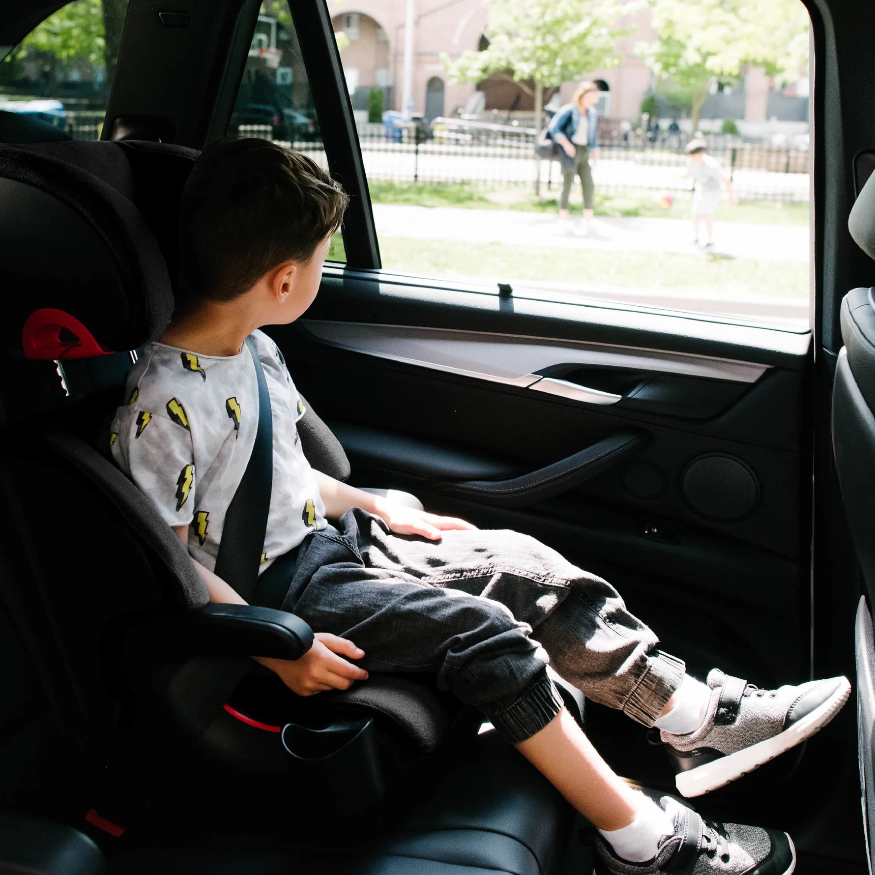 Clek Oobr High Back Booster Seat  - Lifestyle 2