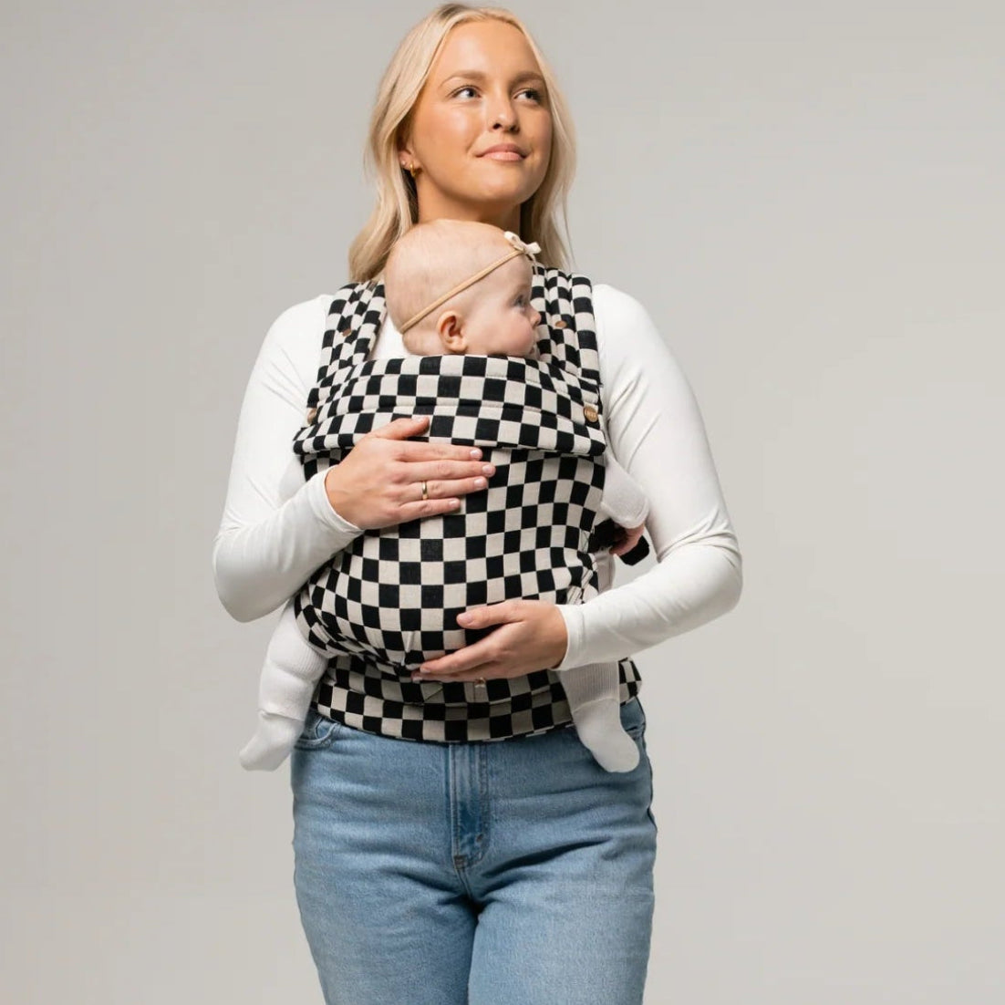 Mabē Monarch Carrier - Ebony Check Lifestyle 2