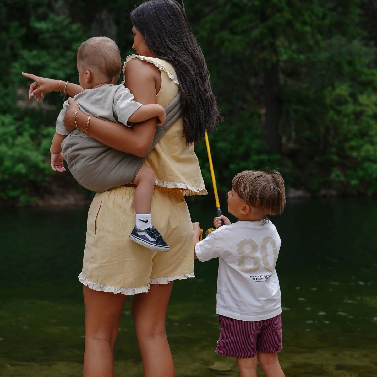 Mabē Monarch Toddler Sling Stone Sage - Lifestyle  2