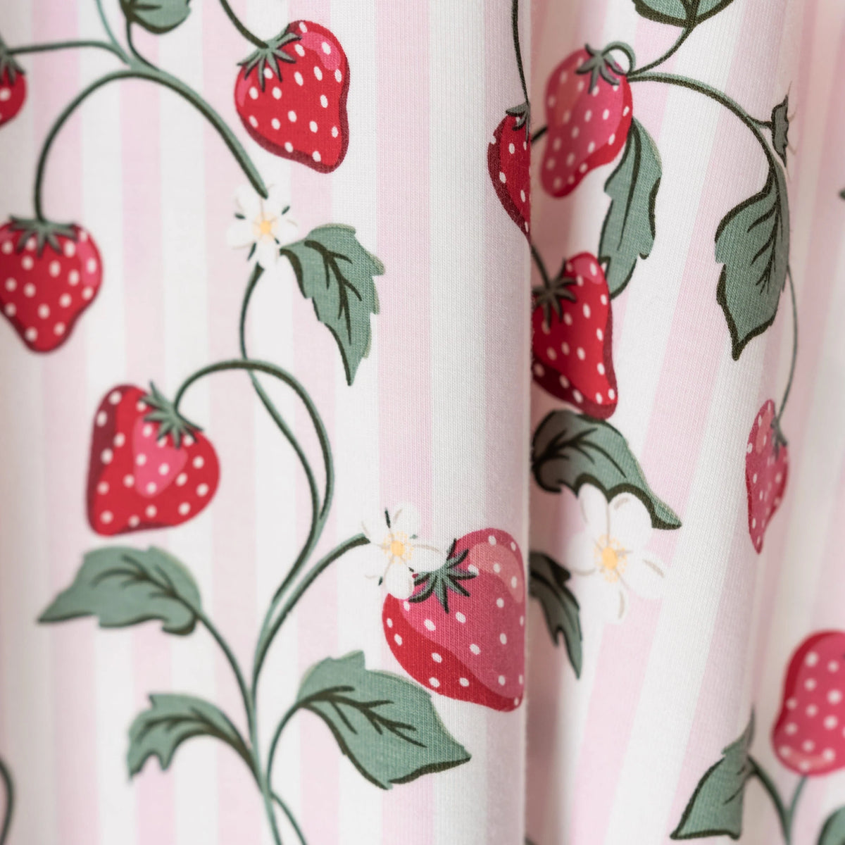 Kyte Baby Zippered Footie Strawberry Fields - Fabric Swatch