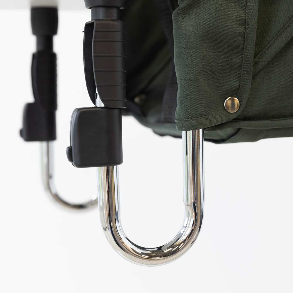 Guzzie + Guss Perch Hanging High Chair - Tropical Green (Chrome Edition) - Detail