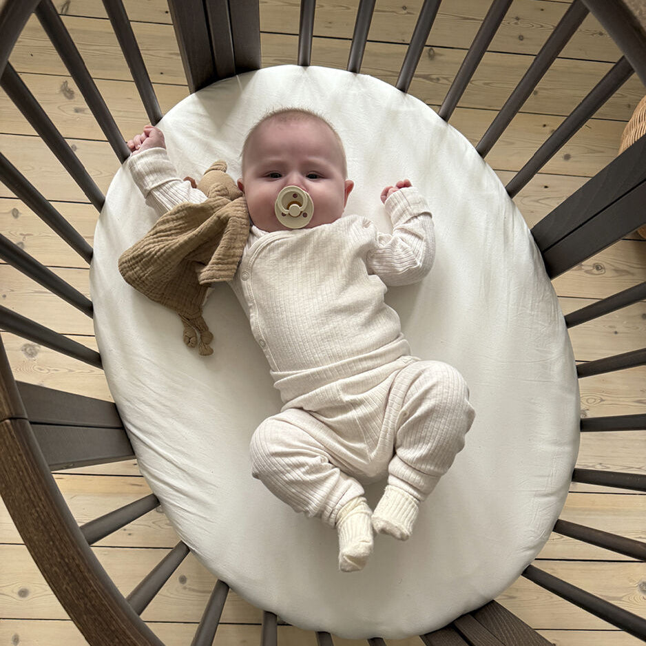 Warm Brown Lifestyle 2 - Stokke® Sleepi™ Mini Bundle V3