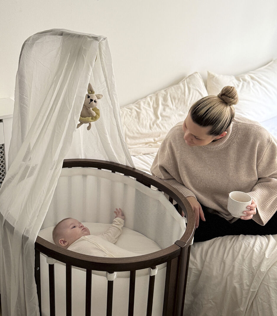 Warm Brown Lifestyle 3 - Stokke® Sleepi™ Mini Bundle V3