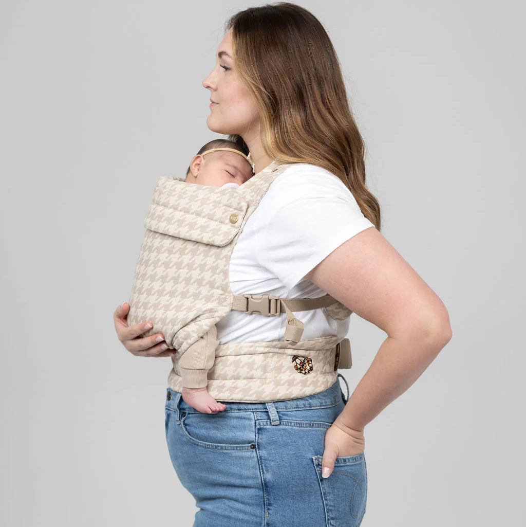 Mabē Monarch Carrier - Houndstooth Lifestyle 4
