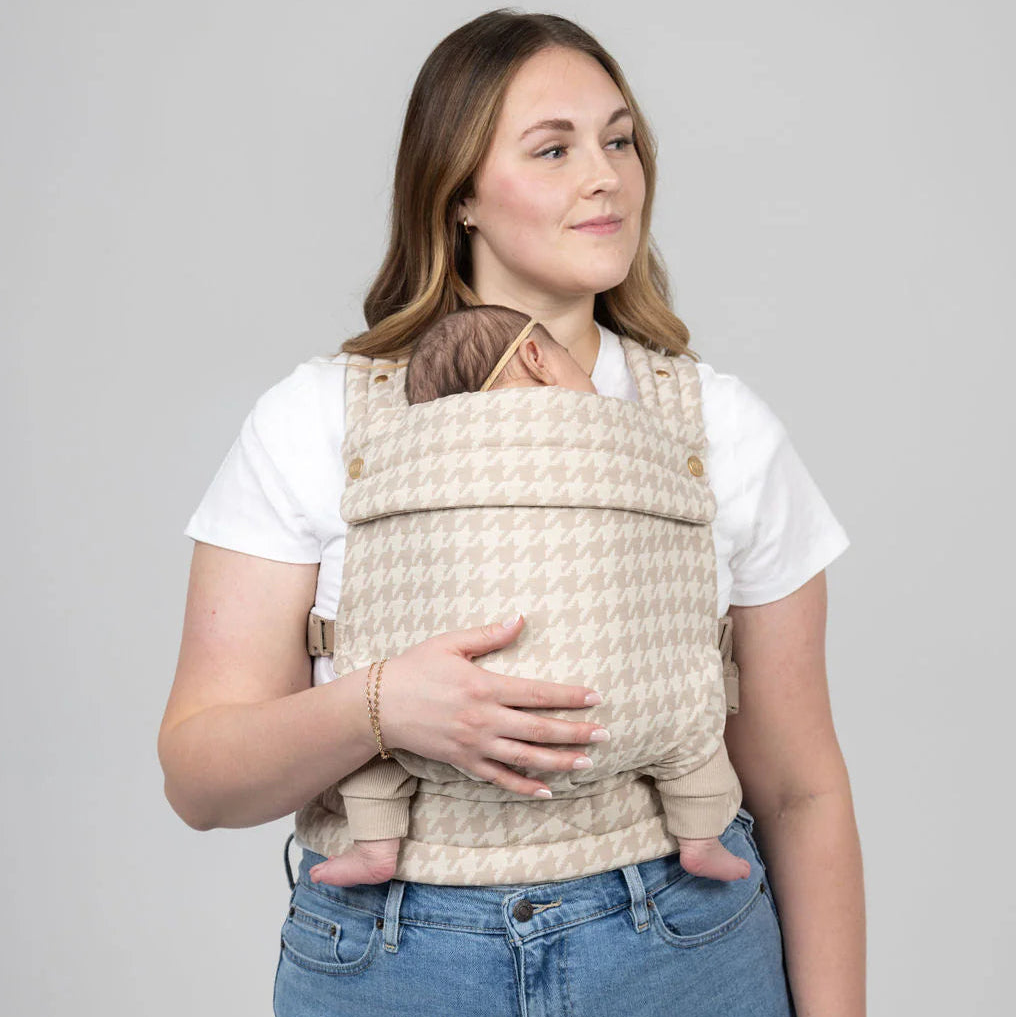 Mabē Monarch Carrier - Houndstooth Lifestyle 1
