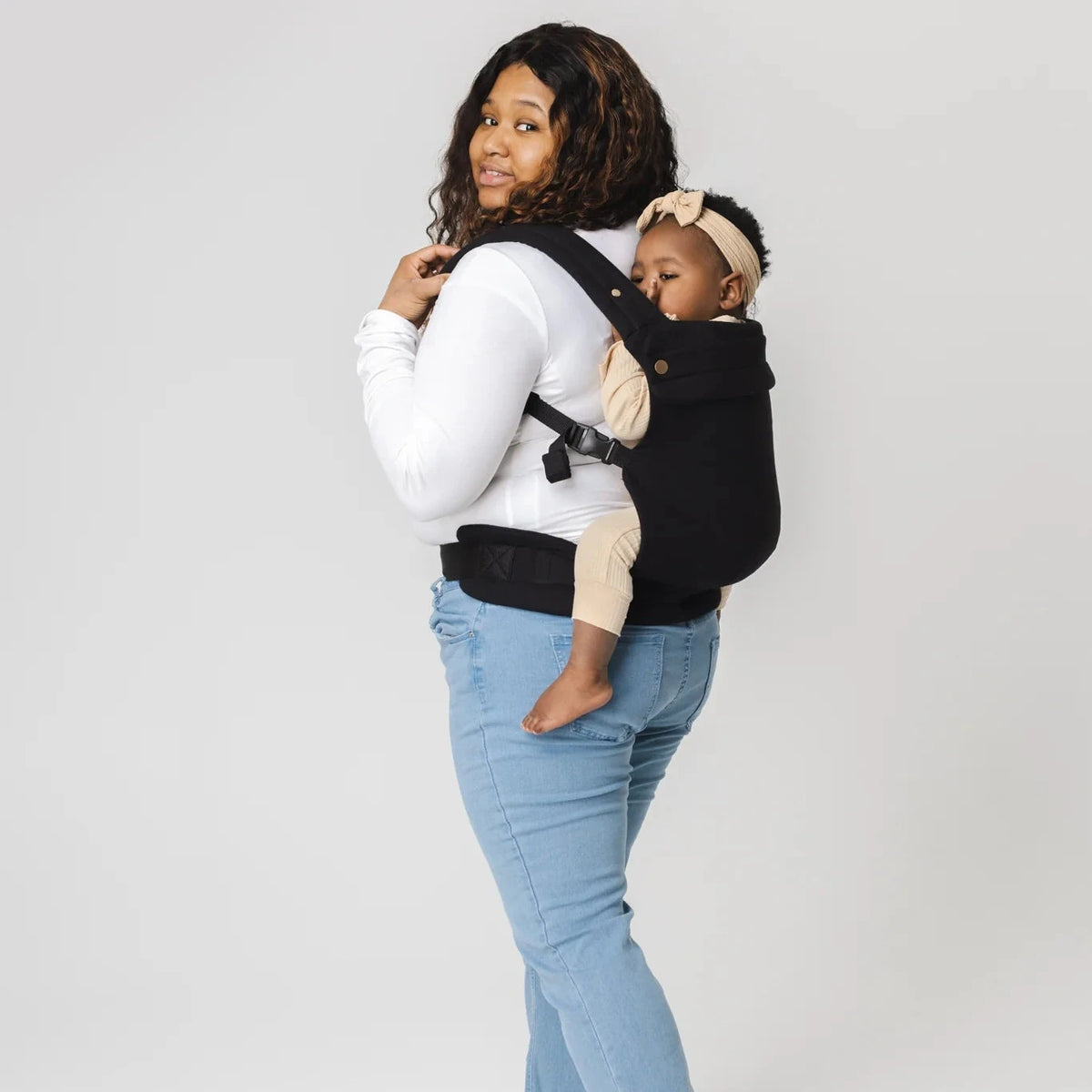 Mabē Monarch Carrier - Ebony Lifestyle Back Carry
