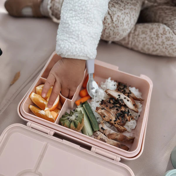 Noüka Bento Chill Lunch Box - Lifestyle 1