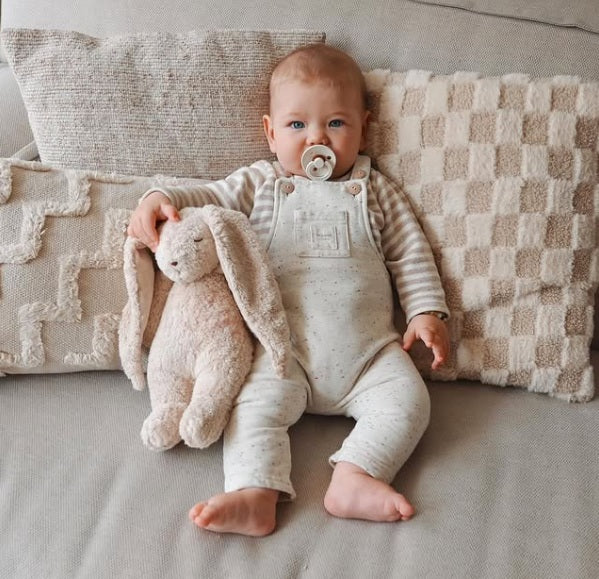 MOONIE Organic Humming Bunny with Lamp - Rose Lifestyle 1