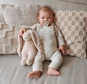 MOONIE Organic Humming Bunny with Lamp - Rose Lifestyle 1